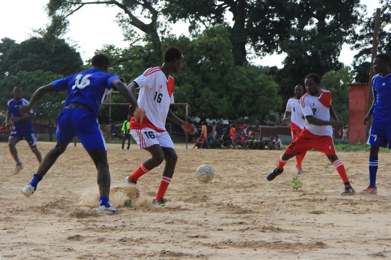 134 R2 Futbol com element de cohesio.jpg