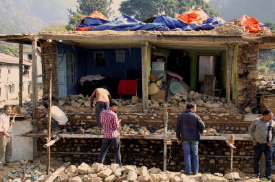 012P La fràgil nueva de les seves vides. Andrea Llanas