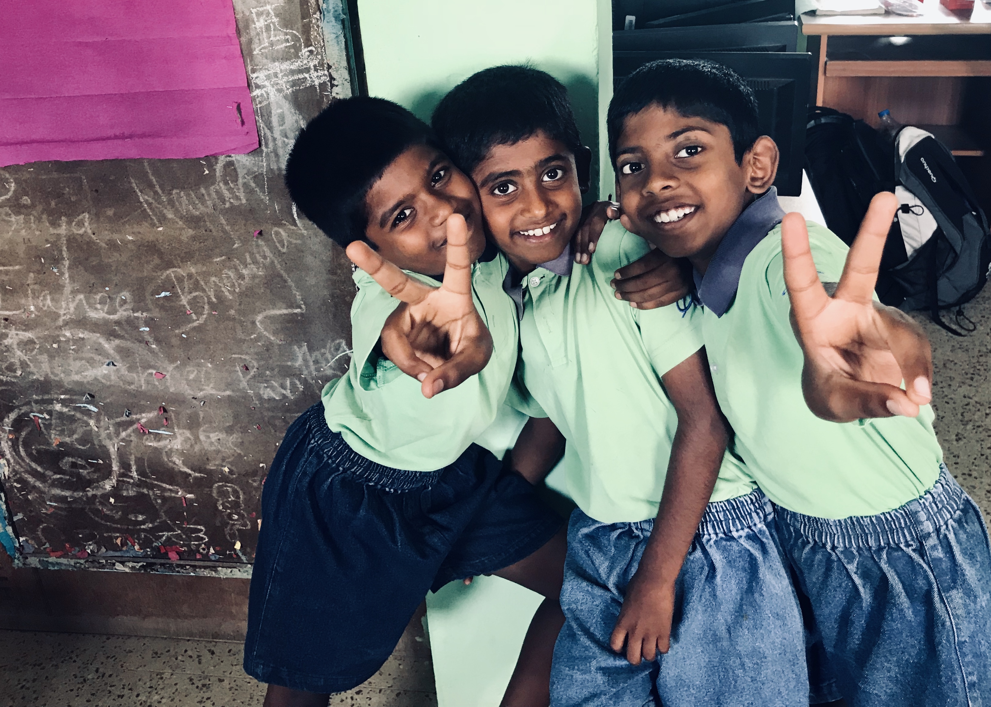 P045 Petits a l'escola