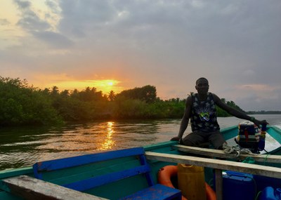 R004 La barca,  mitjà de transport i desenvolupament