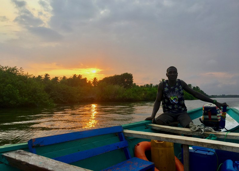 R004 La barca,  mitjà de transport i desenvolupament