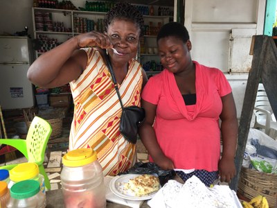 R005 La botiga de la Grace i la Jannet