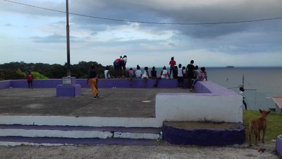 R027 Mirant l'altra realitat