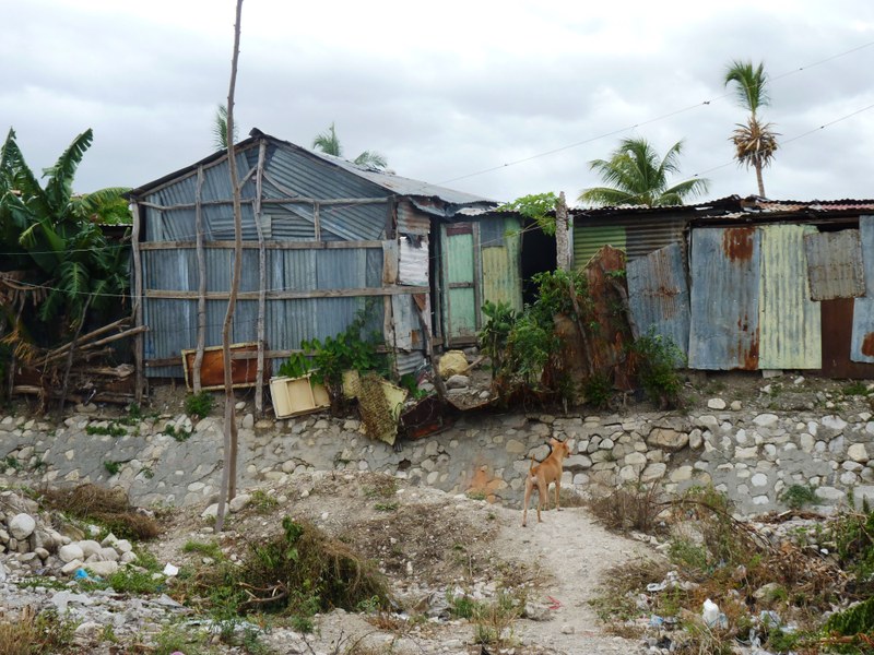 R042 Cases de llauna