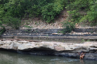 P033 El carbó sostenible només existeix en el riu. Alejandro López González