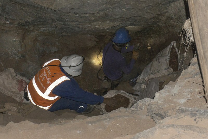 P055 “Bajo el socavón”. Pura Alfonso Abella