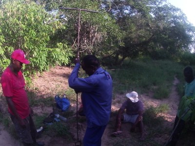 110P Habitants de Mucamba realitzant un assaig tradomanual. Pablo Bernal