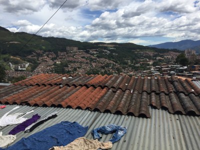 168R El cel de Medellín: roba i teules. Inés Aquilué Junyent