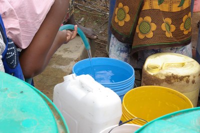 Aigua i sanejament a països en desenvolupament. Tesi Doctoral: Aspectos Clave para la Gobernanza del Agua rural: lecciones aprendidas de Tanzania.